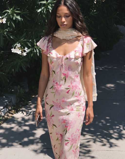 Vero Moda - Cremehvid maxikjole med flagrende ærmer og lyserødt blomsterprint i satin, 2 af 3