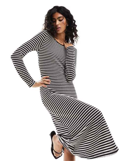 Maxi dress striped black hotsell and white