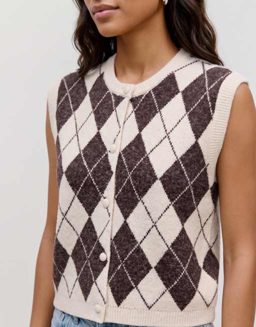 Vero Moda cropped knit vest in chocolate argyle plaid print, 4 of 5