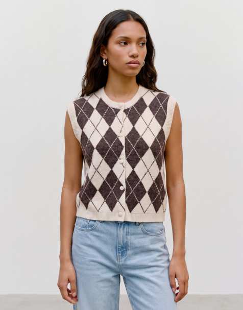 Vero Moda cropped knitted vest in chocolate argyle check print - view 1