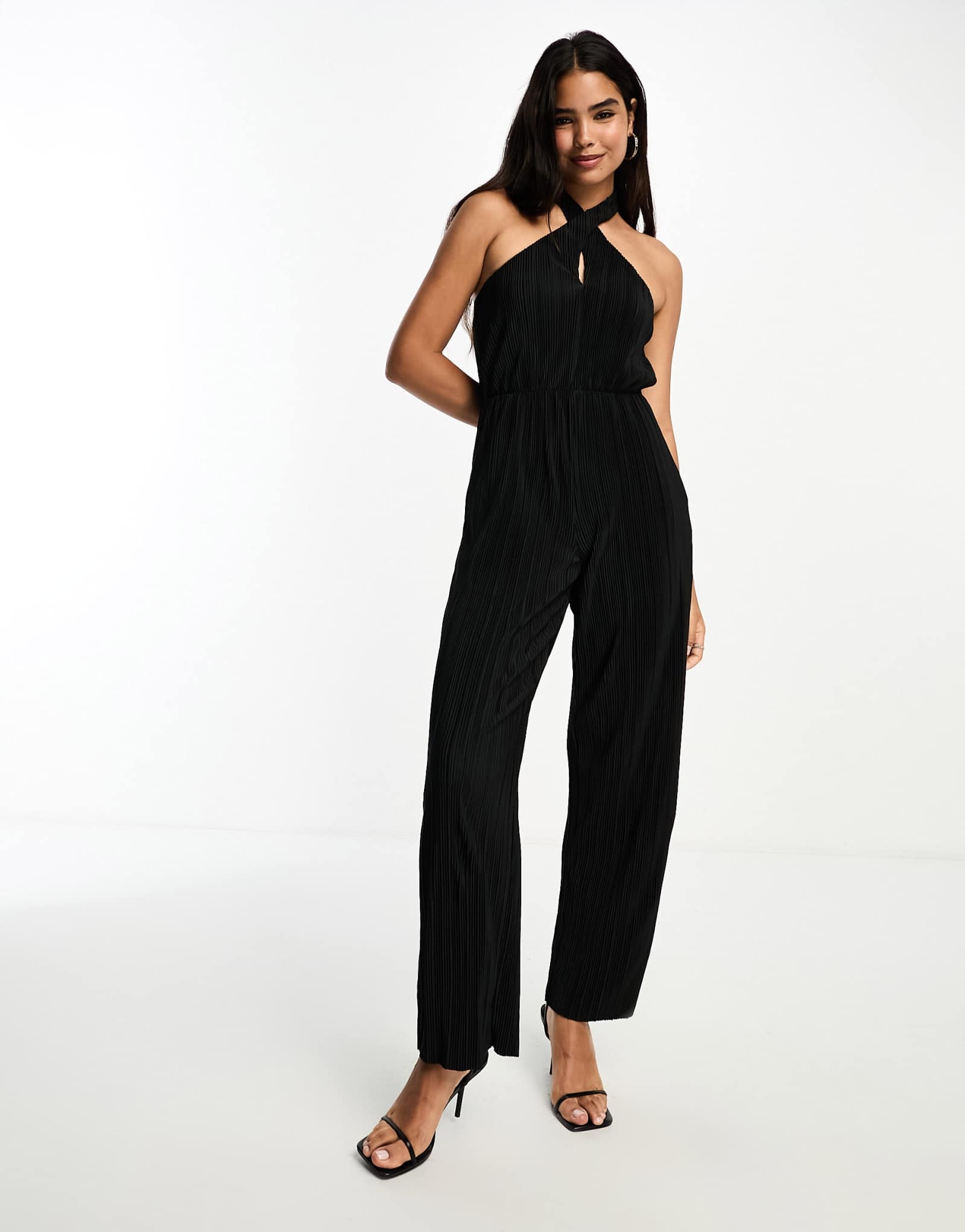 Комбинезон Vero Moda из плиссе с перекрещивающимися передними частями черного цвета