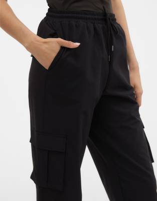Vero Moda Cuffed Cargo Pants In Black