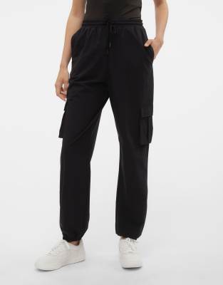 Vero Moda Vero Moda cuffed cargo trousers in black