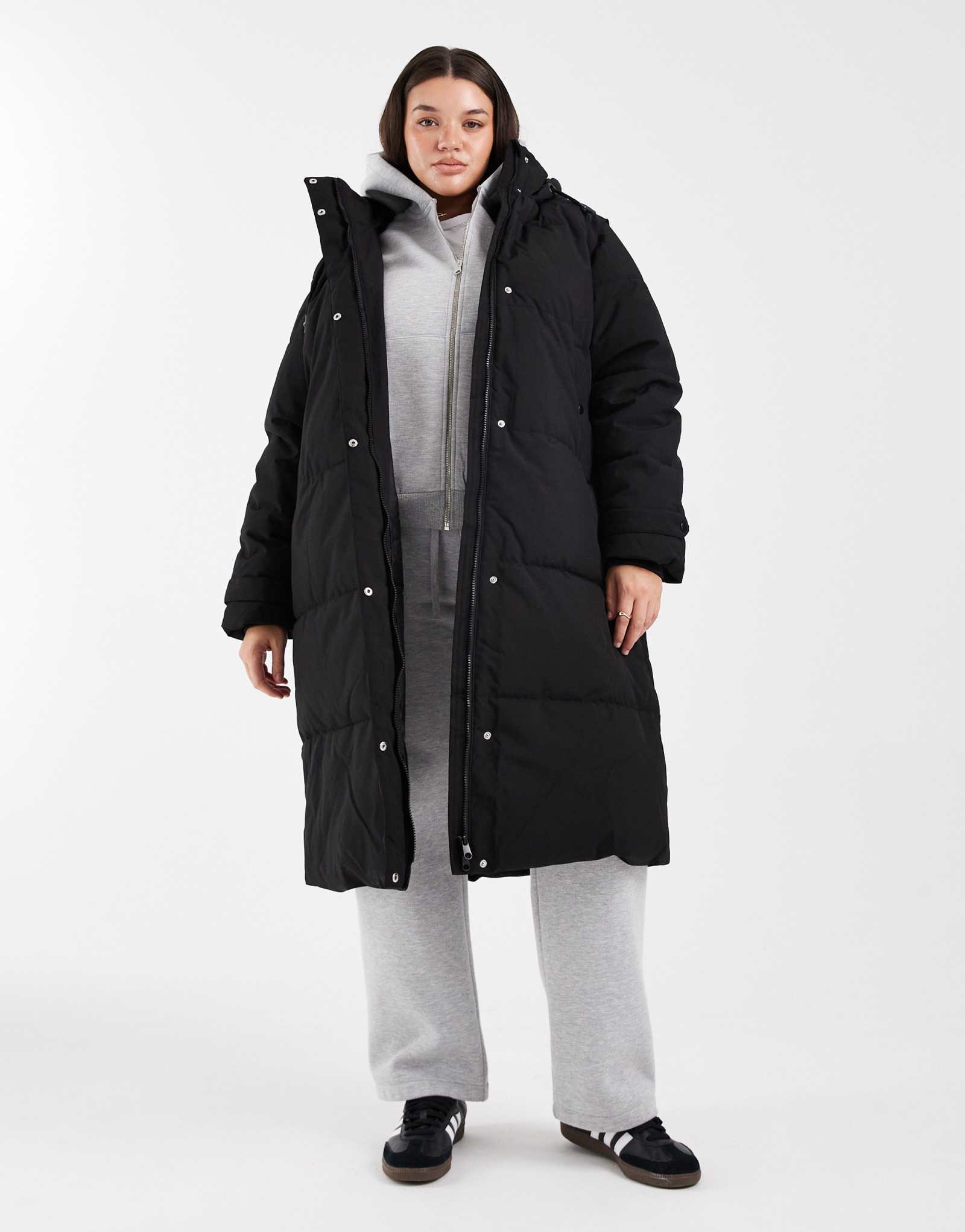 Удлиненное пуховое пальто Vero Moda Curve 2 в 1 со съемными рукавами черного цвета