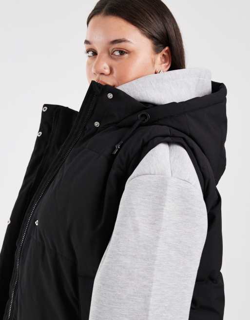 Vero Moda Curve – 2-in-1 – Longline-Steppmantel in Schwarz mit abnehmbaren Ärmeln, 3 von 4