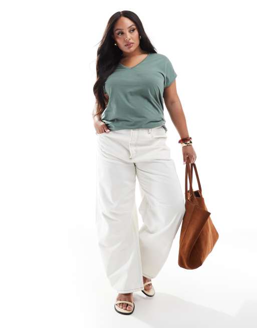 Vero Moda Curve - Afslappet, oversized og kakifarvet T-shirt med v-hals, 4 af 4