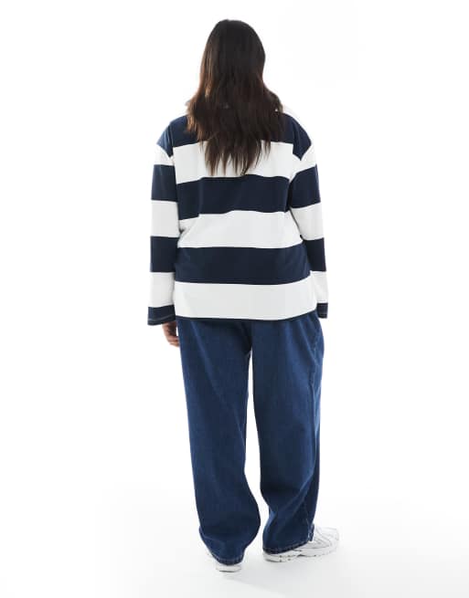 Vero Moda Curve barrel leg jeans in dark blue denim, 2 of 5