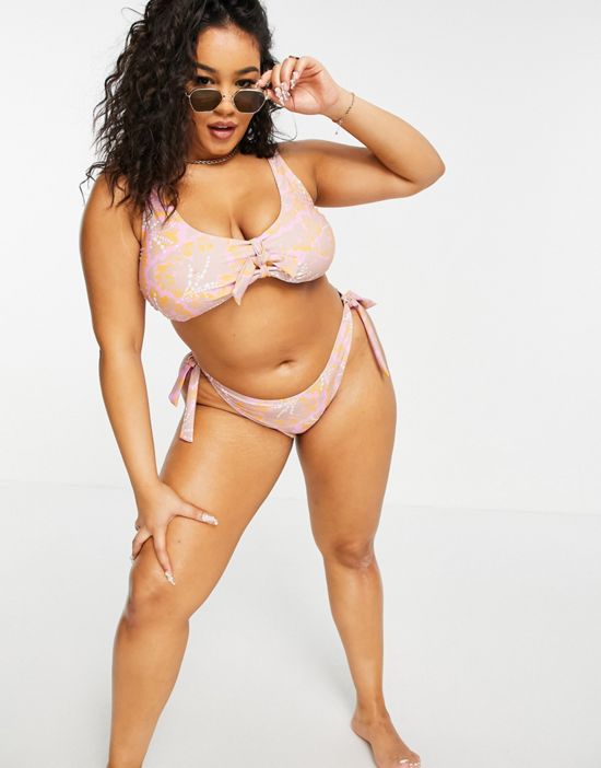 https://images.asos-media.com/products/vero-moda-curve-bikini-top-with-tie-front-in-pink-floral/23323041-4?$n_550w$&wid=550&fit=constrain