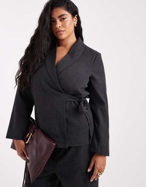 Vero Moda Curve - Blazer sartoriale color grigio scuro mélange con allacciatura laterale in coordinato