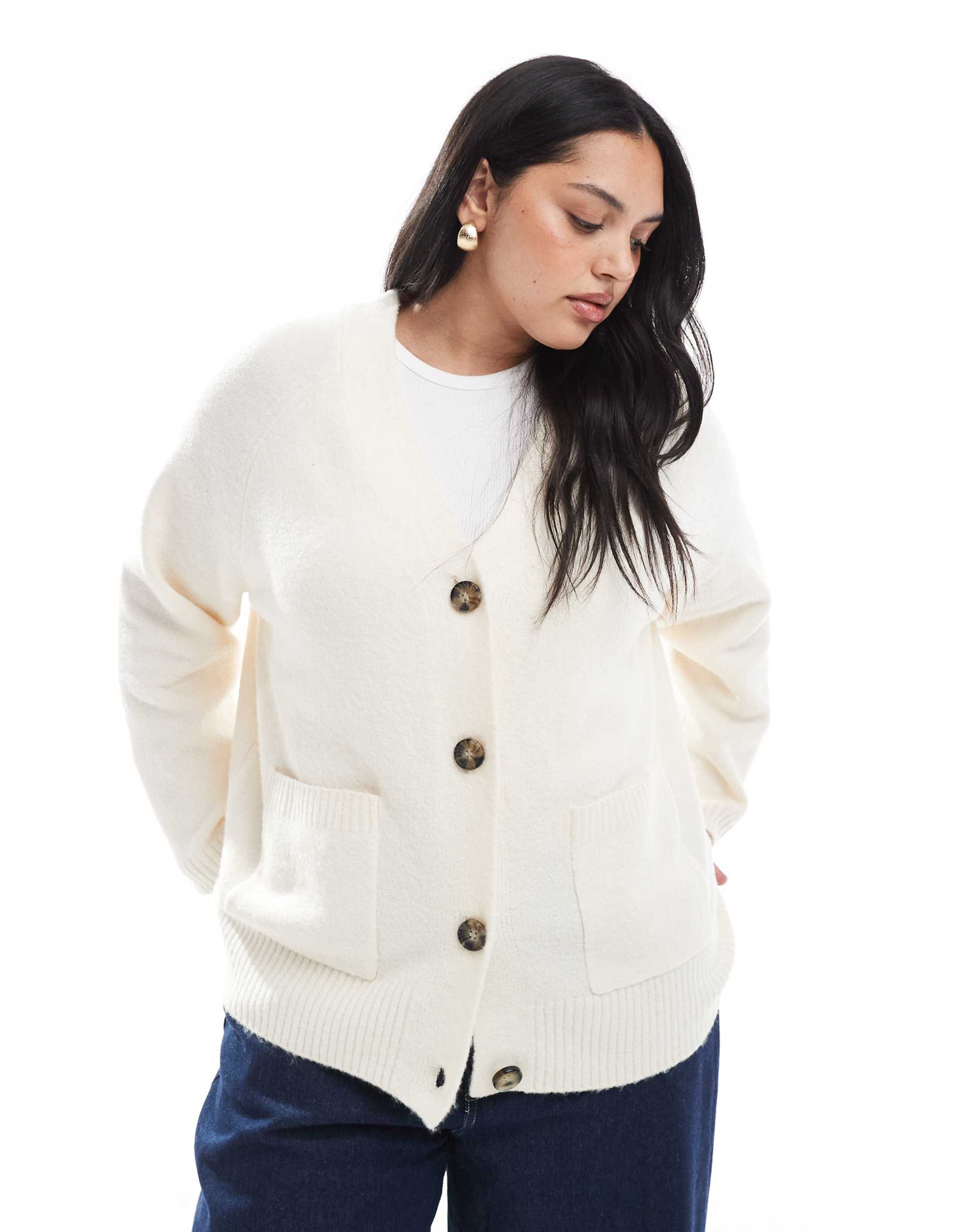 vero moda curve boxy knitted cardigan with pockets in cream
