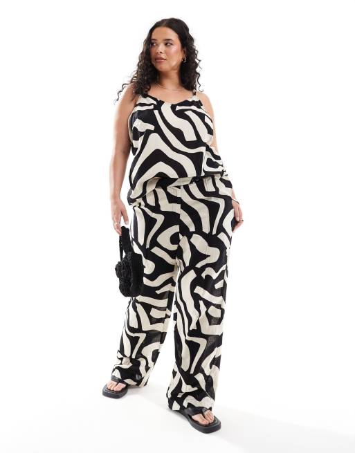 Vero Moda Curve - Broek van linnenachtige stof met wijde pijpen in abstracte zwart-witte, deel van co-ord set