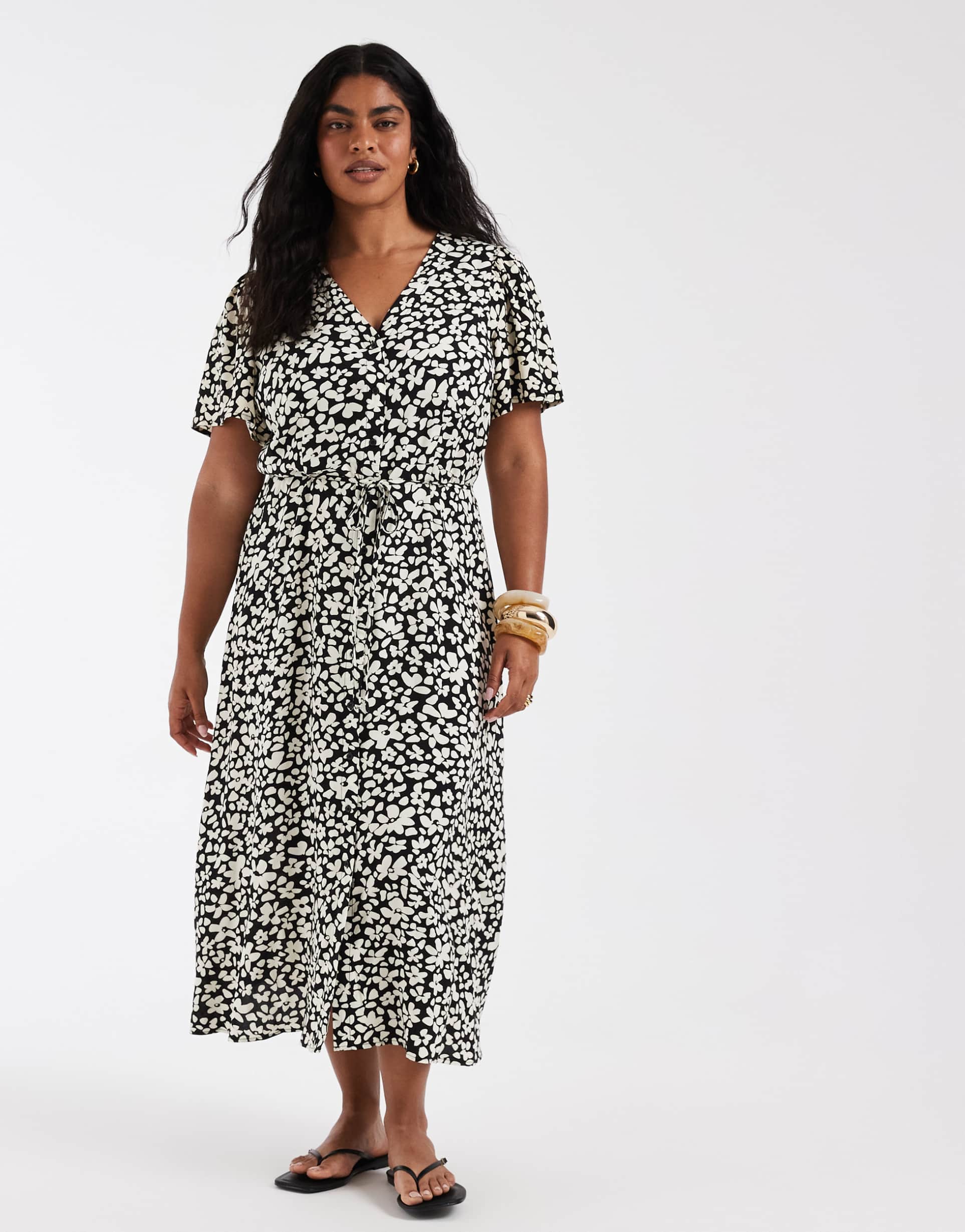 vero moda curve button down maxi dress in mono floral print