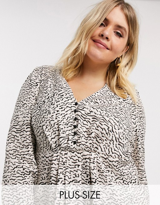 Vero Moda Curve button front blouse in abstract print