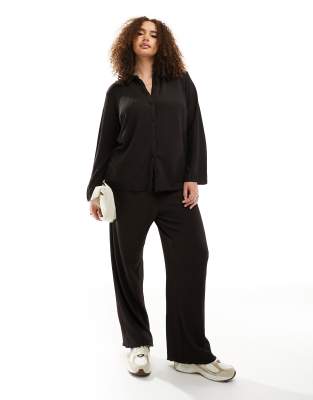 Vero Moda Curve - Camicia in jersey testurizzata marrone profondo in coordinato