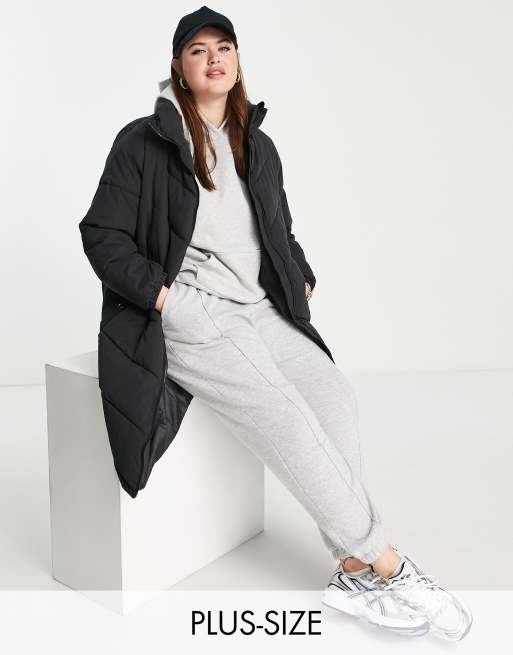 Vero Moda Curve - Cappotto imbottito nero taglio lungo