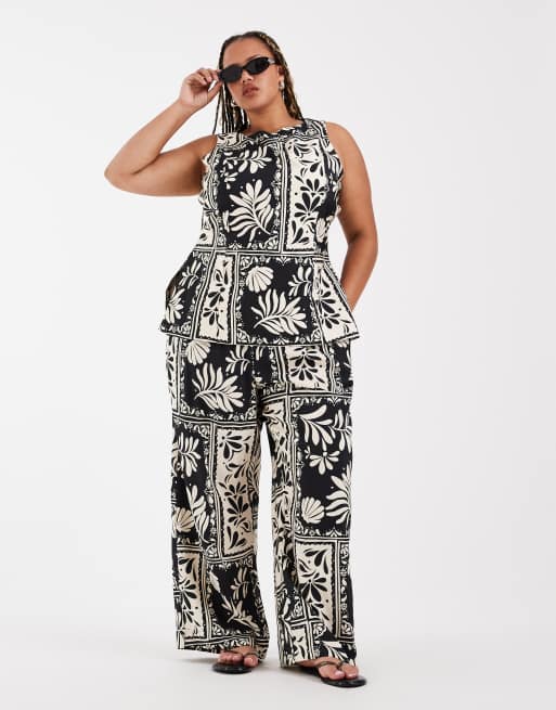 Vero Moda Curve - Coordinato nero con stampa astratta a conchiglie con gilet taglio lungo e pantaloni a fondo ampio