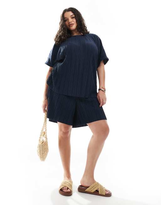 Vero Moda Curve - Coordinato plissé color blu navy con T-shirt e pantaloncini