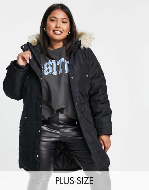 Vero Moda Curve – Czarna parka z kapturem z podszewką ze sztucznego futerka