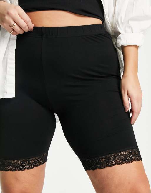 Vero Moda Curve – Czarne krótkie legginsy z koronką, 3 z 4