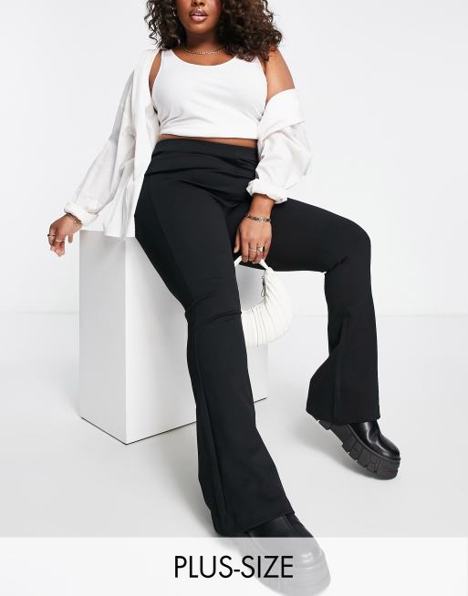 Vero Moda Curve – Czarne spodnie z rozszerzanymi nogawkami