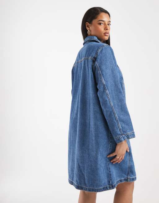 Vero Moda Curve - Denim mini jurk met knopen aan de voorkant in medium blauwe wassing, 2 van 4