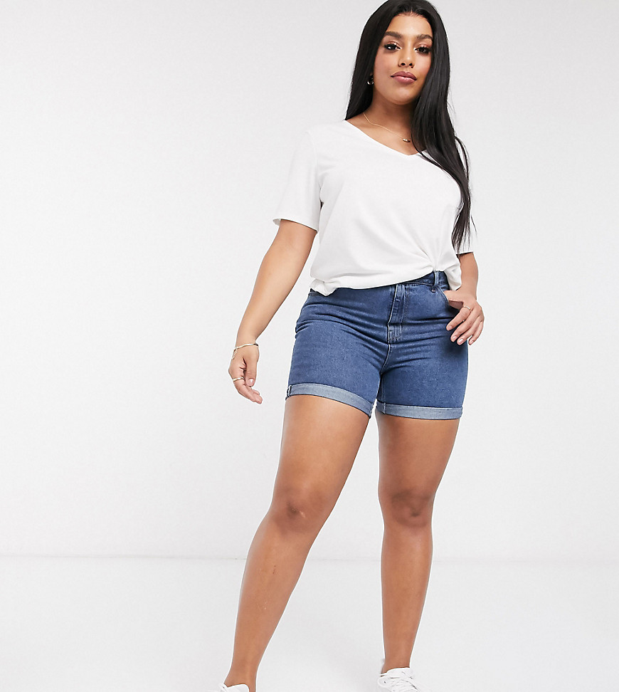 Plus-size shorts by Vero Moda An easy, everyday option Belt loops Concealed fly Functional pockets Skinny fit Tight cut, regular on the waist