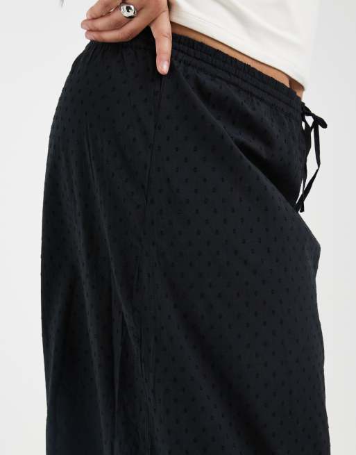 Vero Moda Curve dobby texture boho maxi skirt in black, 4 of 5
