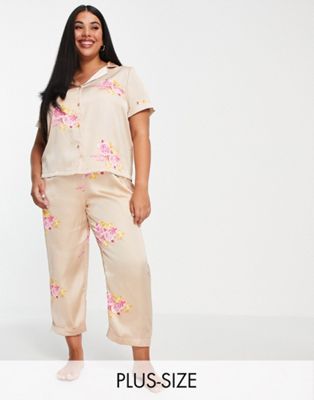 Femme Vero Moda Curve - Ensemble de pyjama avec short et chemise en satin à fleurs - Doré