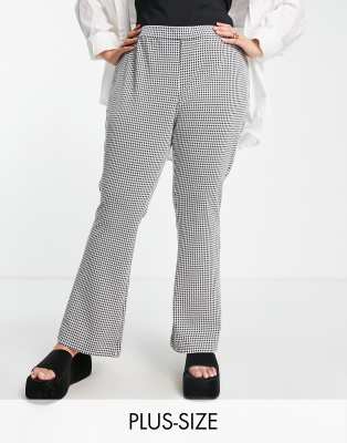 Vero Moda Curve - Flare-broek met gingham ruit in zwart | ASOS