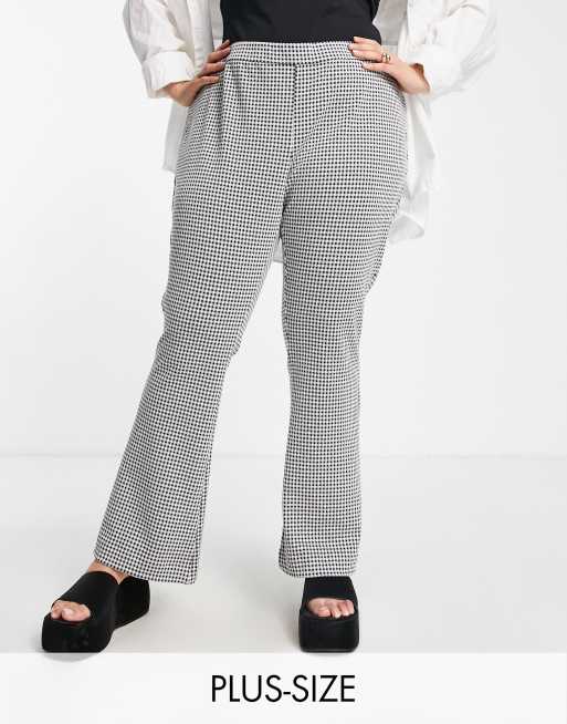 Vero Moda Curve - Flare-broek met gingham ruit in zwart