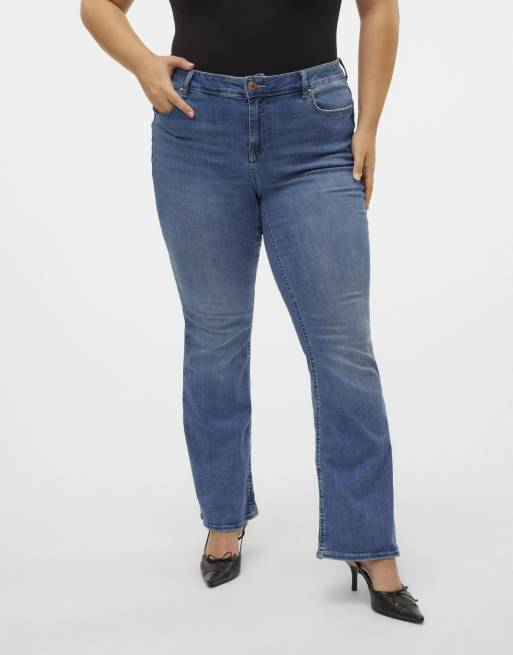 Vero Moda Curve - Flared jeans in medium blauw, 2 van 5