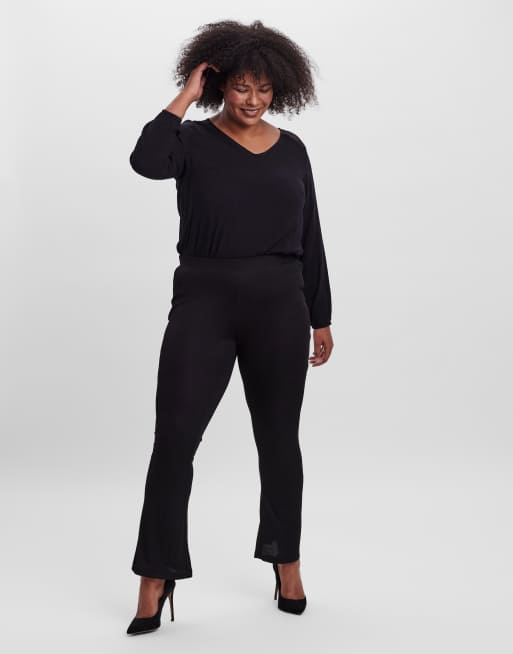 Vero Moda Curve flared trousers with front ankle zip in black, 2 of 4