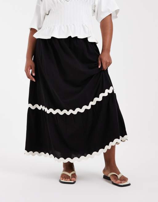 Vero Moda Curve full tiered maxi skirt with contrast scallop trim in black, 4 of 5