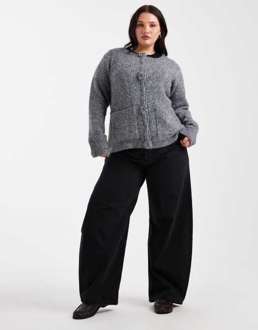 Vero Moda Curve - Gebreid vest met rozenapplicatie op de knopen in grijs, 2 van 4