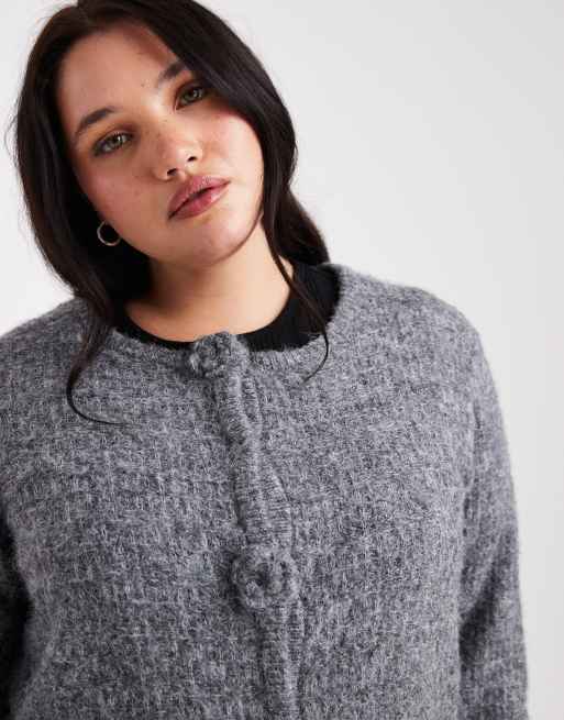 Vero Moda Curve - Gebreid vest met rozenapplicatie op de knopen in grijs, 3 van 4