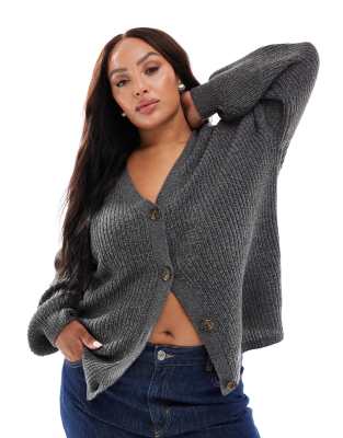 Vero Moda Curve - Gerippte Grobstrickjacke in Asphaltgrau mit Knopfleiste