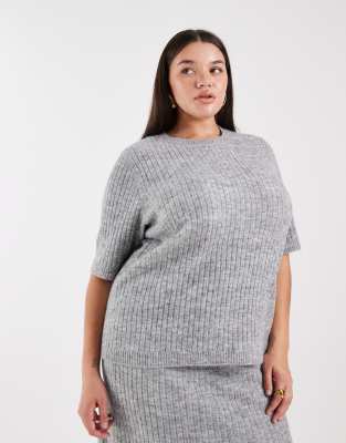 Vero Moda Curve - Geripptes, kurzärmliges Strickoberteil in Grau meliert, Kombiteil