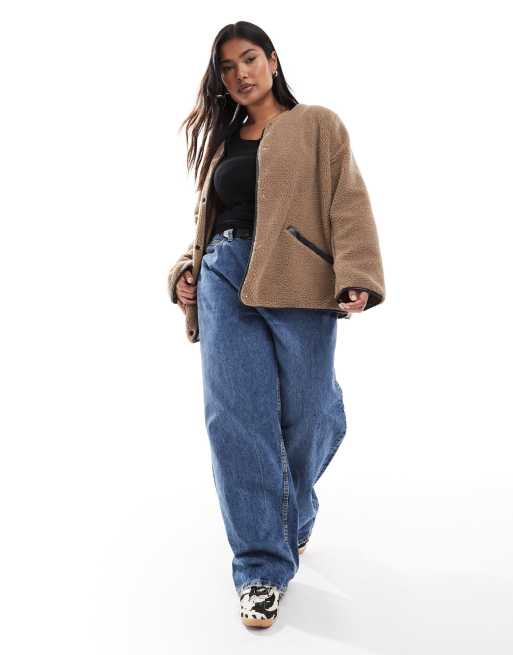 Vero Moda Curve - Giacca leggera beige in peluche con dettagli a contrasto        , 4 di 4