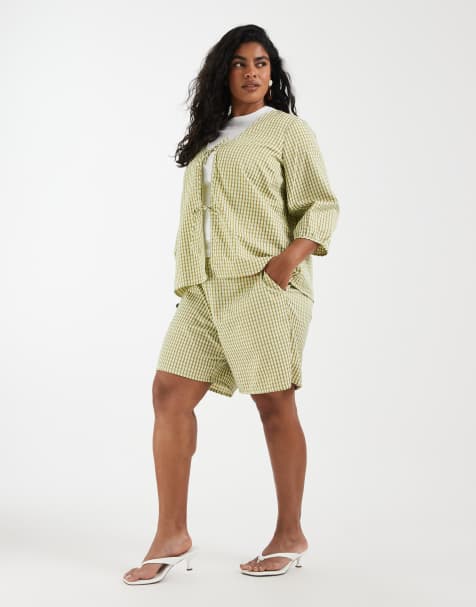 Vero Moda Curve – Gröna, ginghamrutiga shorts med hög midja, del av set - view 1