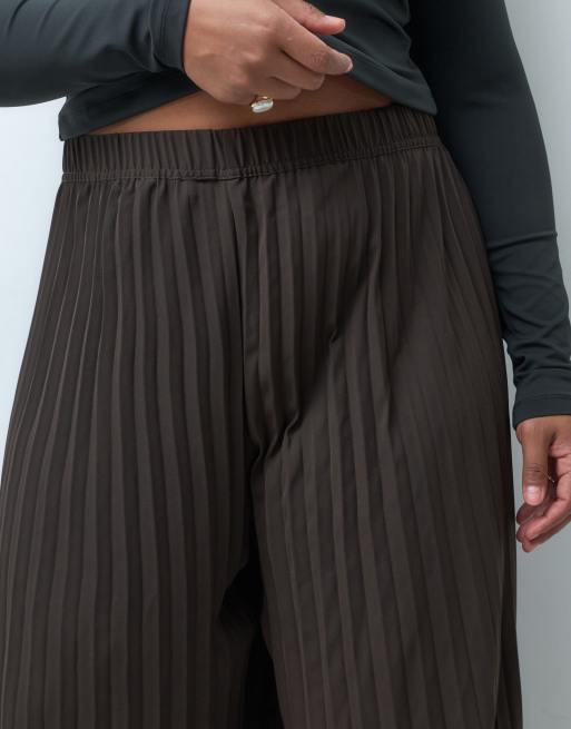 Vero Moda Curve High-Waist-Hose mit weitem Bein und Plissee in Schokobraun, 2 von 5
