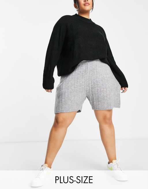 Vero Moda Curve – Jasnoszare dzianinowe szorty – część zestawu
