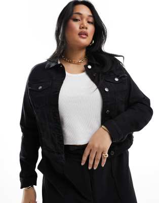 Vero Moda Curve - Jeansjacke mit kurzem Schnitt in Schwarz