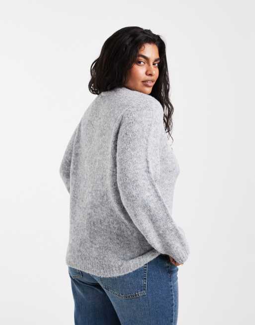 Vero Moda Curve - jersey de punto suave y mullido con cuello redondo en gris jaspeado, 4 de 4