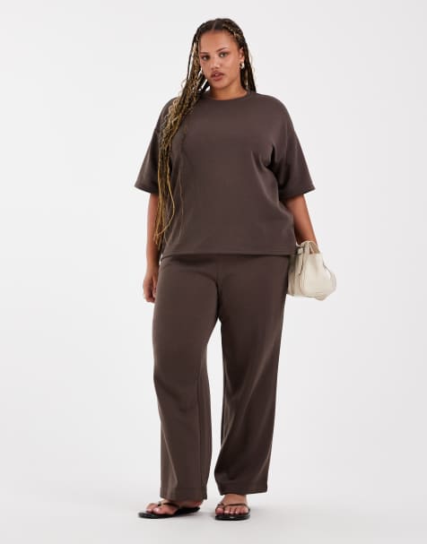 Vero Moda Curve Jogger im Kombiteil mit Bindegürtel und weitem Bein in Schokobraun - view 1