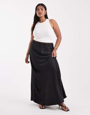 Vero Moda Curve - Jupe mi-longue en satin coupée en biais - Noir