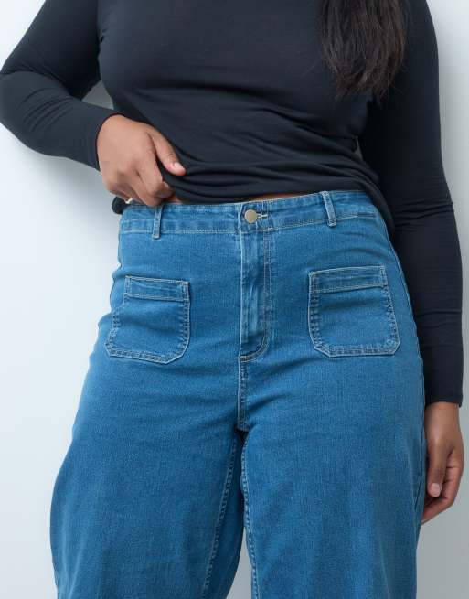 Vero Moda Curve Kayla high rise wide leg jeans with pocket detail in medium blue denim, 2 of 5