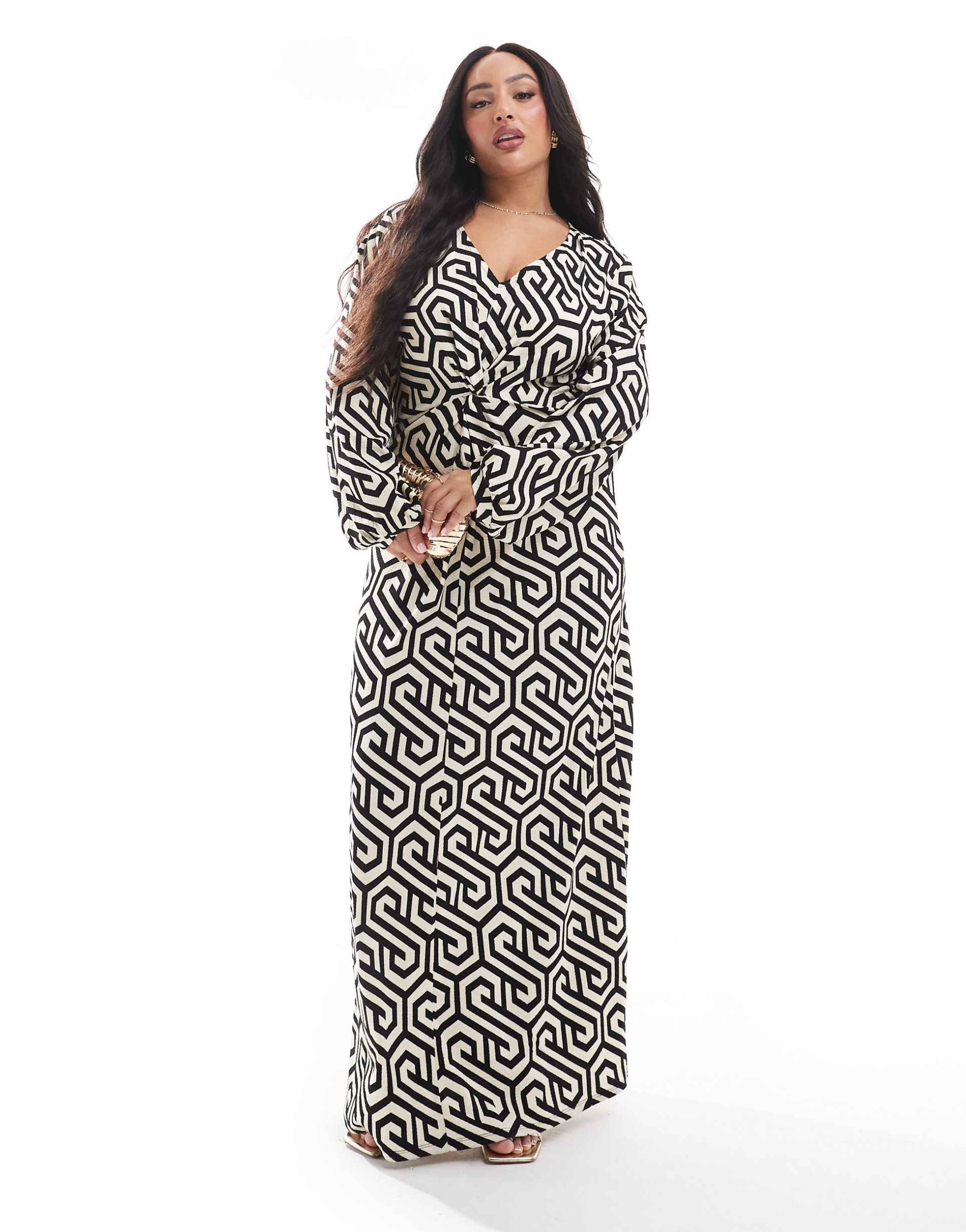 vero moda curve knot front maxi dress in abstract mono print