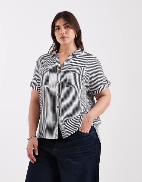 Vero Moda Curve - Kortærmet skjorte med knapper foran, lommedetalje og marineblå og hvide striber - view 1