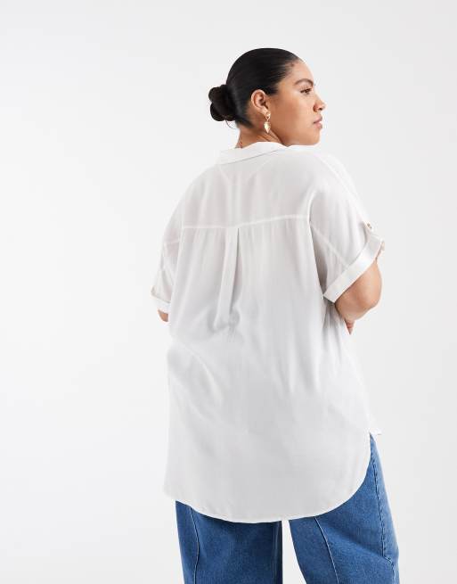 Vero Moda Curve – Kurzärmliges Hemd in Weiß mit Knopfleiste und Taschendetail, 4 von 4