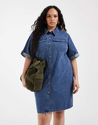 Vero Moda Curve - Kurzärmliges Mini-Jeanskleid in Mittelblau mit Knopfleiste